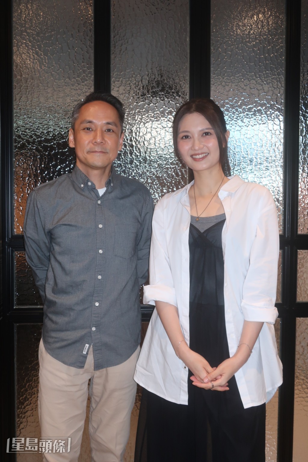 導演區焯文的紀錄片《毛家》以「毛孩尋家」為主題,主題曲《無家》由黃妍主唱。 導演區焯文的紀錄片《毛家》以「毛孩尋家」為主題,主題曲《無家》由黃妍主唱。