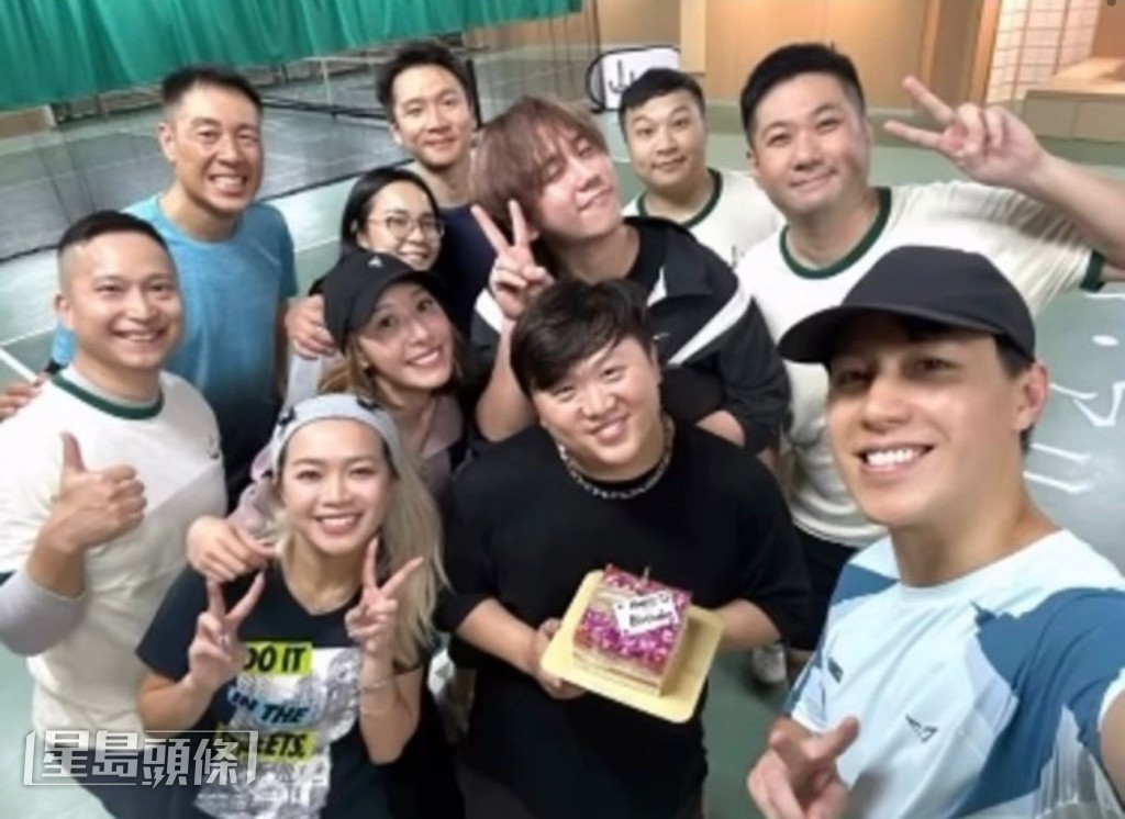 肥仔則與「徒弟」姜濤﹑ 陳安立與太太林希靈、陳俞希和其他波友等慶生。