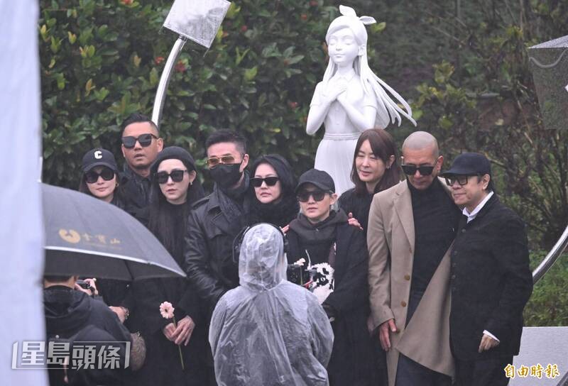 大S纪念雕像揭幕仪式，不少大S生前好友也有到场致意。