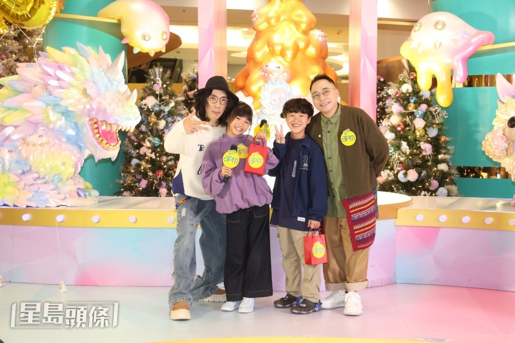 與粉絲近距離互動玩遊戲。