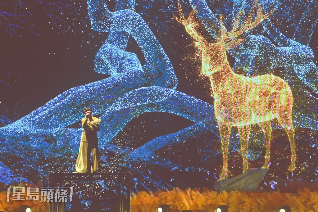 喜愛藝術的Ian連演唱會舞台效果,都充滿藝術感,令人驚艷。 喜愛藝術的Ian連演唱會舞台效果,都充滿藝術感,令人驚艷。