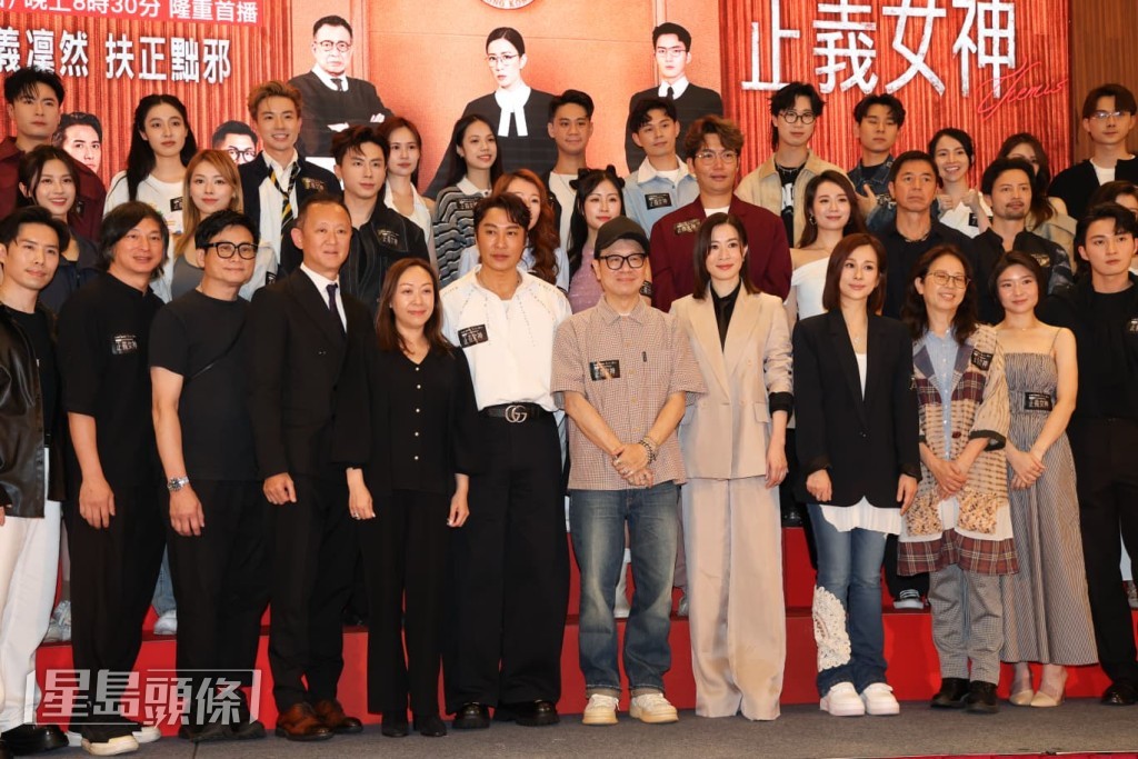 佘诗曼、谭耀文、陈炜、周嘉洛、文颂娴及马贯东等昨晚(30日)到红磡出席新剧《正义女神》首播。 佘诗曼、谭耀文、陈炜、周嘉洛、文颂娴及马贯东等昨晚(30日)到红磡出席新剧《正义女神》首播。