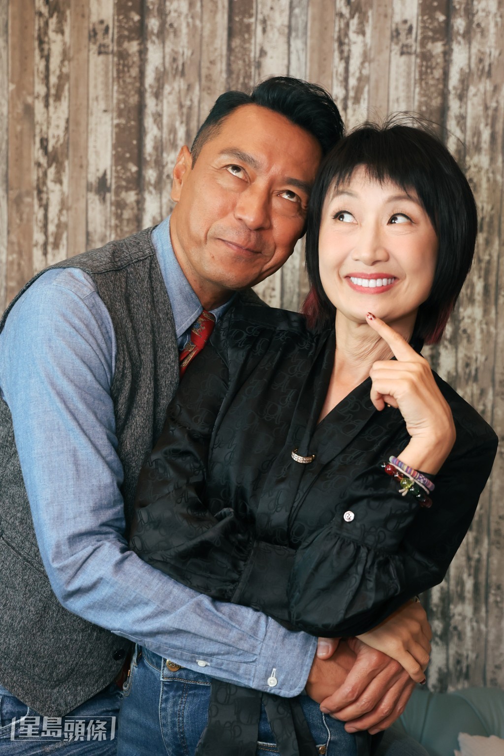 戏中姜皓文一人演两角，但他直言不觉太有难度，反而要兼顾制作而感到少少压力，太太很体谅他。