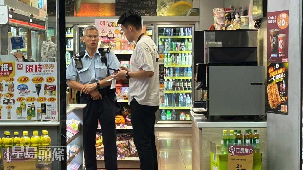 警員接報到場調查事件。蔡楚輝攝 警員接報到場調查事件。蔡楚輝攝