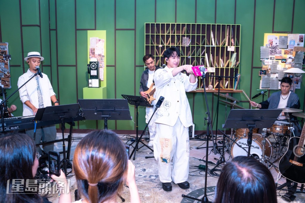 他們邀請馮允謙（Jay）舉行以英文歌做主題的「Music Night With Jay x Nowhere Boys」。