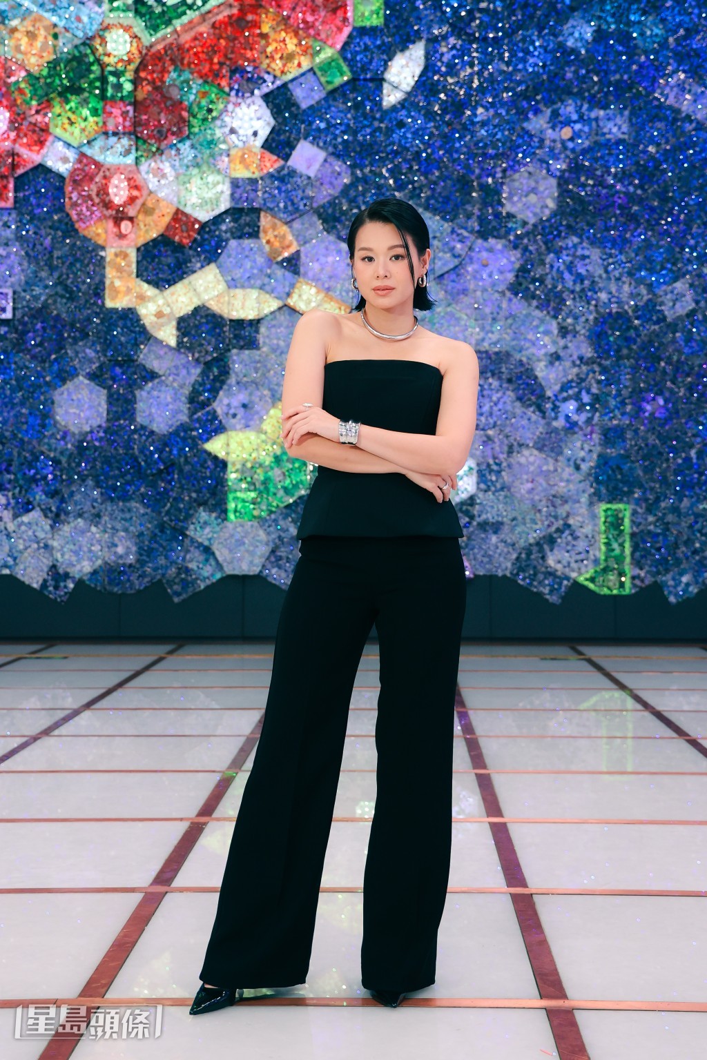 胡杏兒暌違5年再拍港劇,開心能和影帝張家輝切磋演技。 胡杏兒暌違5年再拍港劇,開心能和影帝張家輝切磋演技。