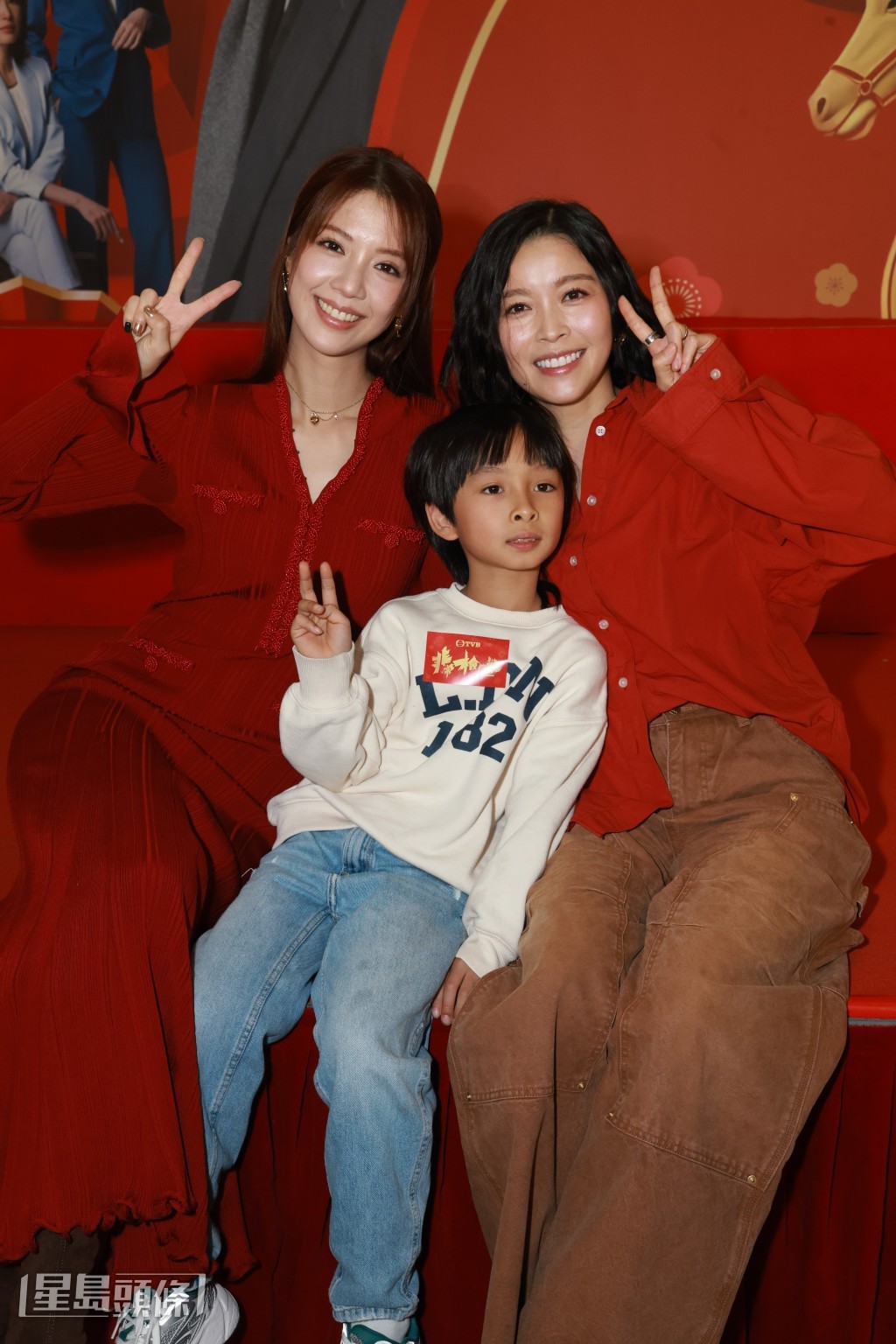 賴慰玲帶囝囝與陳曉華見面。 賴慰玲帶囝囝與陳曉華見面。