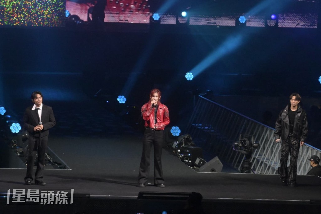 Jeremy带领师弟范卓贤及TELLER唱《命硬》。