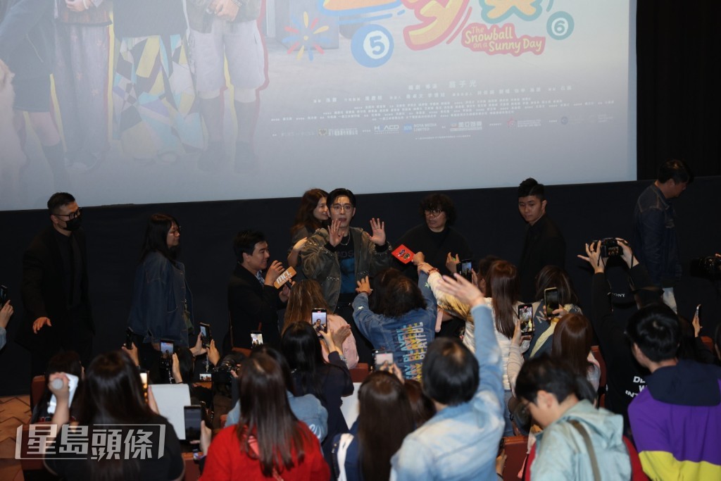 今日呂爵安(Edan)聯同金燕玲、翁子光出席十幾場《金多寶》謝票場。 今日呂爵安(Edan)聯同金燕玲、翁子光出席十幾場《金多寶》謝票場。