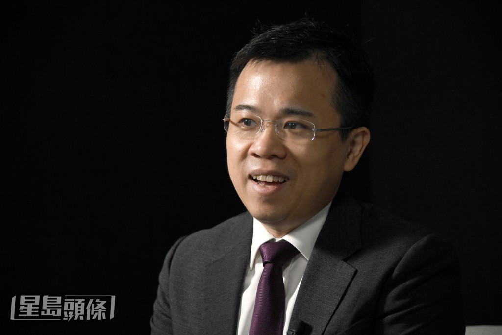 何启聪多年前已部署长远理财组合，包括一个收息基本盘。 伍明辉 摄