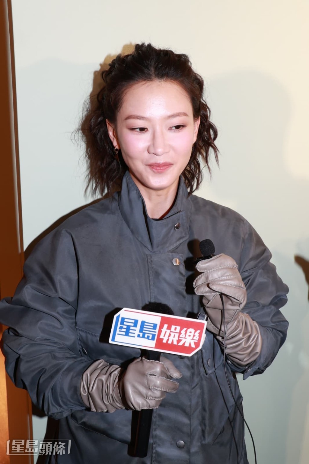 她對結婚表示隨緣，又指曾經拍戲被花球丟中臉被刮傷流血，所以對接花球存有陰影。