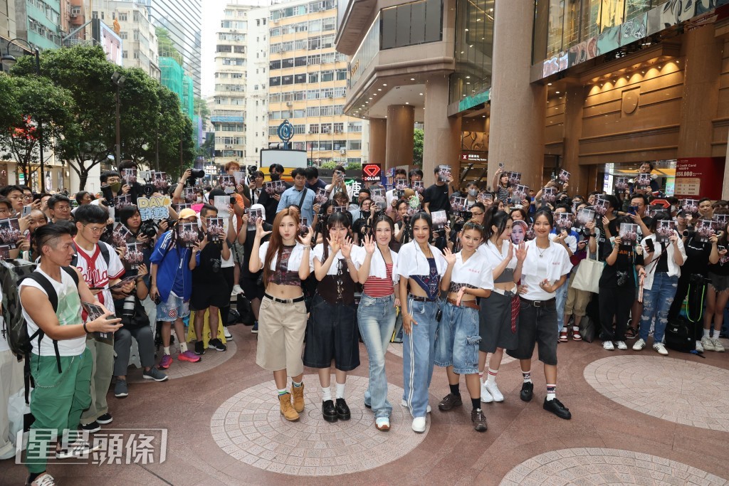 COLLAR的現身吸引過百粉絲到場圍觀。