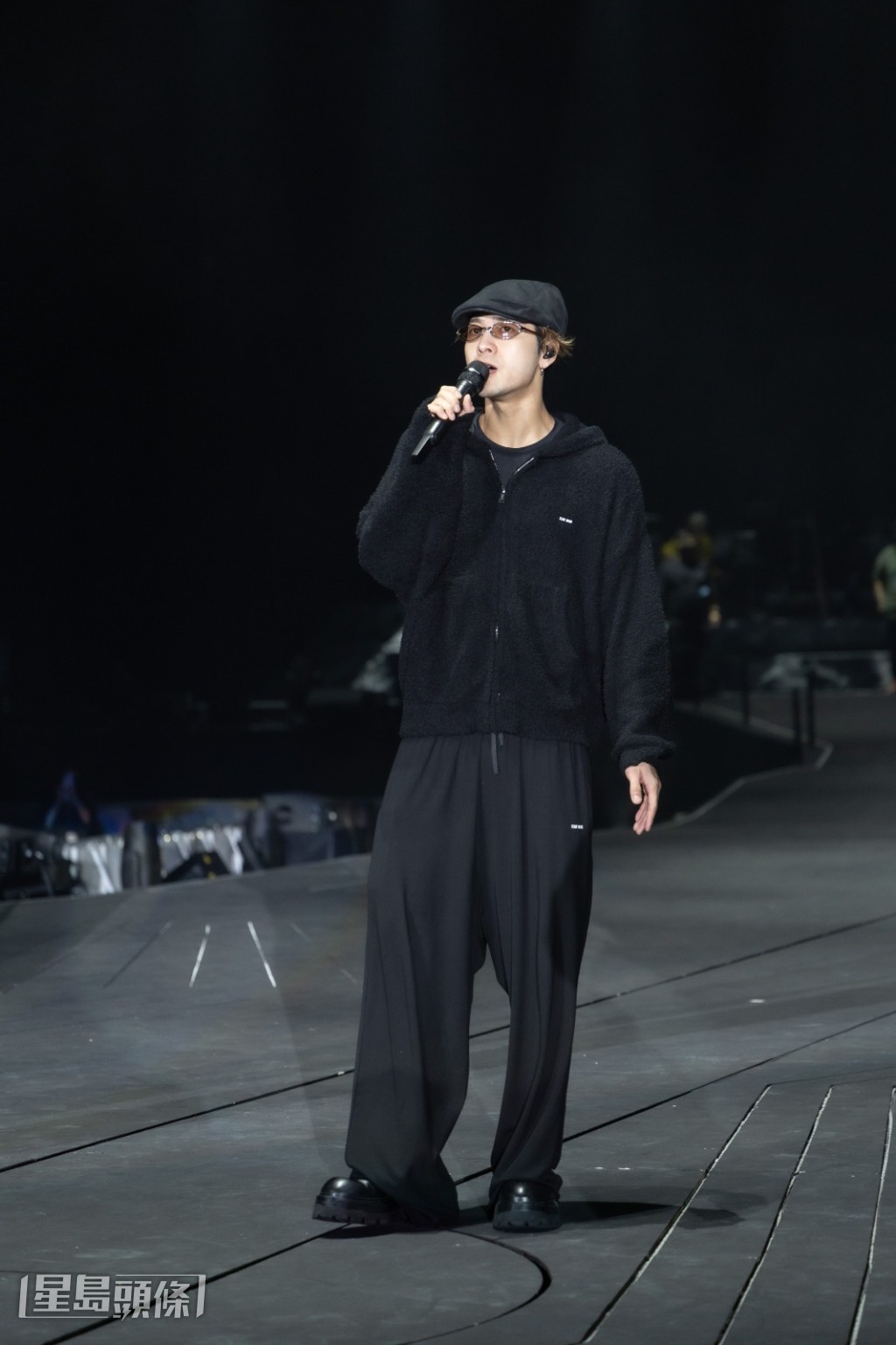 他在演出前特地進行綵排，並於演唱會開場前一小時向傳媒發放新聞稿。