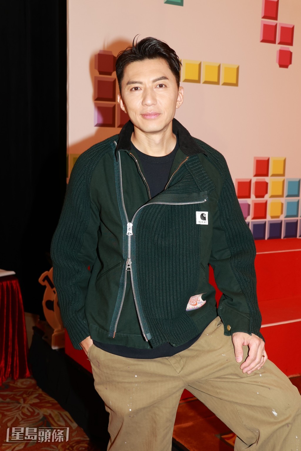 他還會在開場時與夏韶聲及單立文等多位藝人一起,以三代人一起彈結他演出。 他還會在開場時與夏韶聲及單立文等多位藝人一起,以三代人一起彈結他演出。