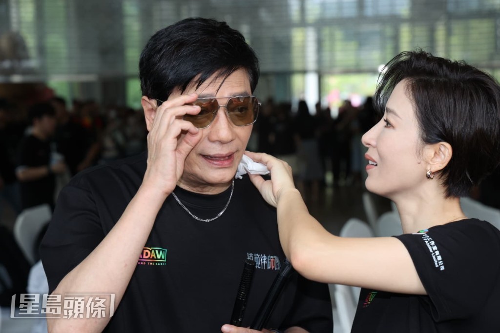 羅嘉良讚楊茜堯的角色很複雜很難演,讚她一定掂。 羅嘉良讚楊茜堯的角色很複雜很難演,讚她一定掂。