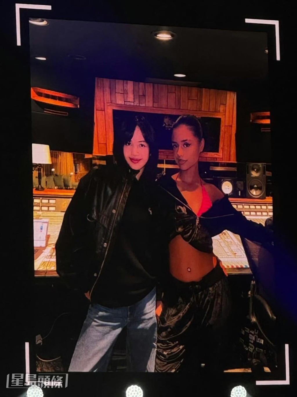 公開多張未曝光照片，包括與Tyla 的合照。（網上圖片）