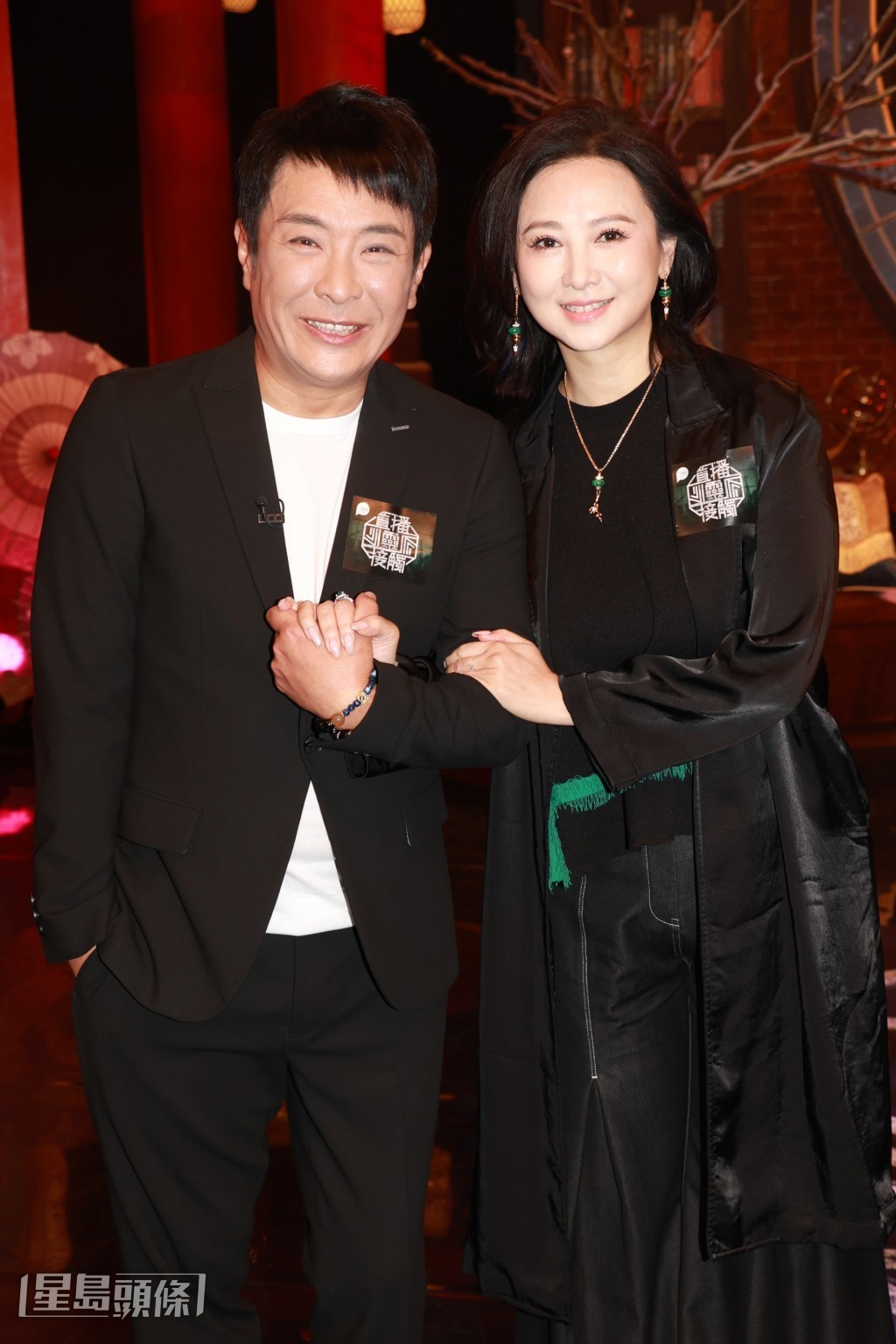 翁虹擔任梁思浩主持TVB Plus節目《直播靈接觸》第三季的頭炮嘉賓。 翁虹擔任梁思浩主持TVB Plus節目《直播靈接觸》第三季的頭炮嘉賓。