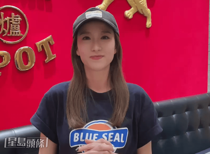 姚子羚拍片祝賀。 姚子羚拍片祝賀。