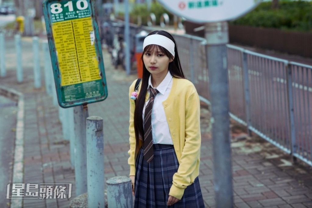 任何造型都carry到的Day，在個人單曲《Wait A Second》的MV中扮學生。