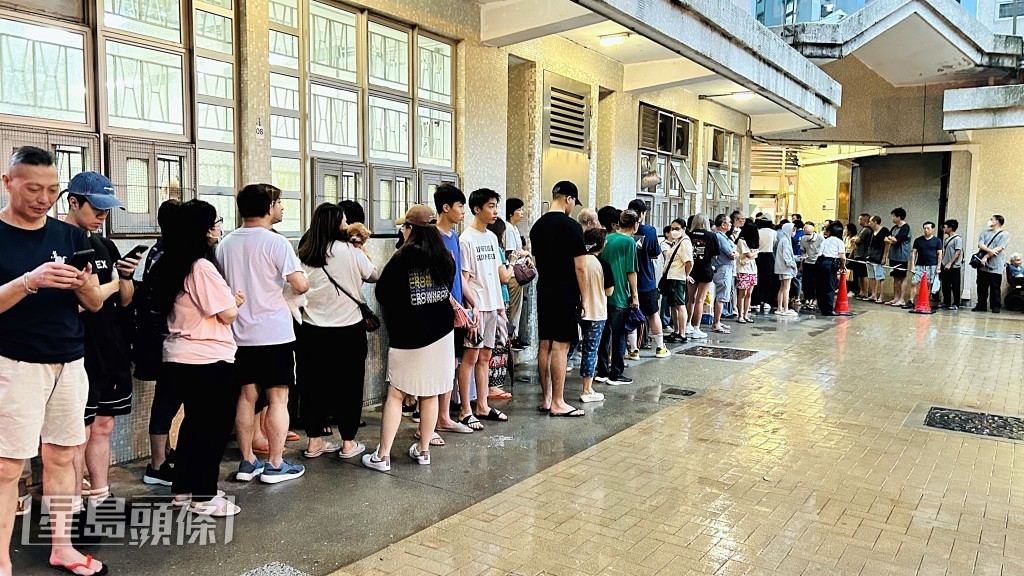 事件中約50名住客自行疏散。蔡楚輝攝