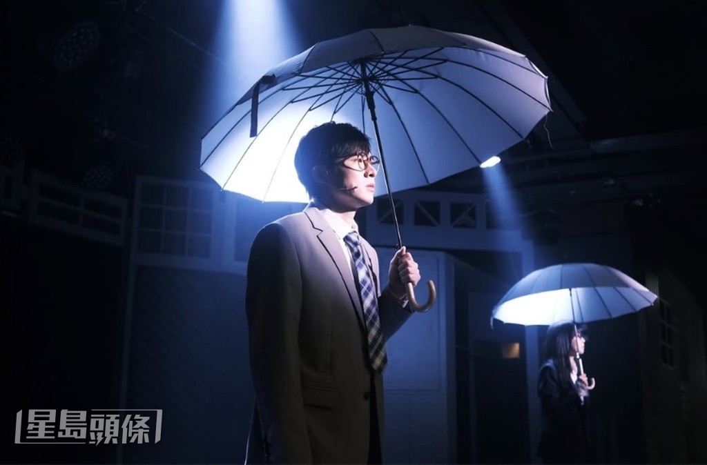 Frankie演出《小男人周記》期間,在大前輩旦哥身邊不斷學習。 Frankie演出《小男人周記》期間,在大前輩旦哥身邊不斷學習。