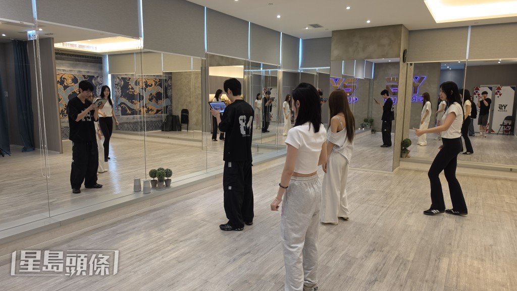 TVB旗下備受關注的「魔音女團」近日展開秘密特訓。 TVB旗下備受關注的「魔音女團」近日展開秘密特訓。