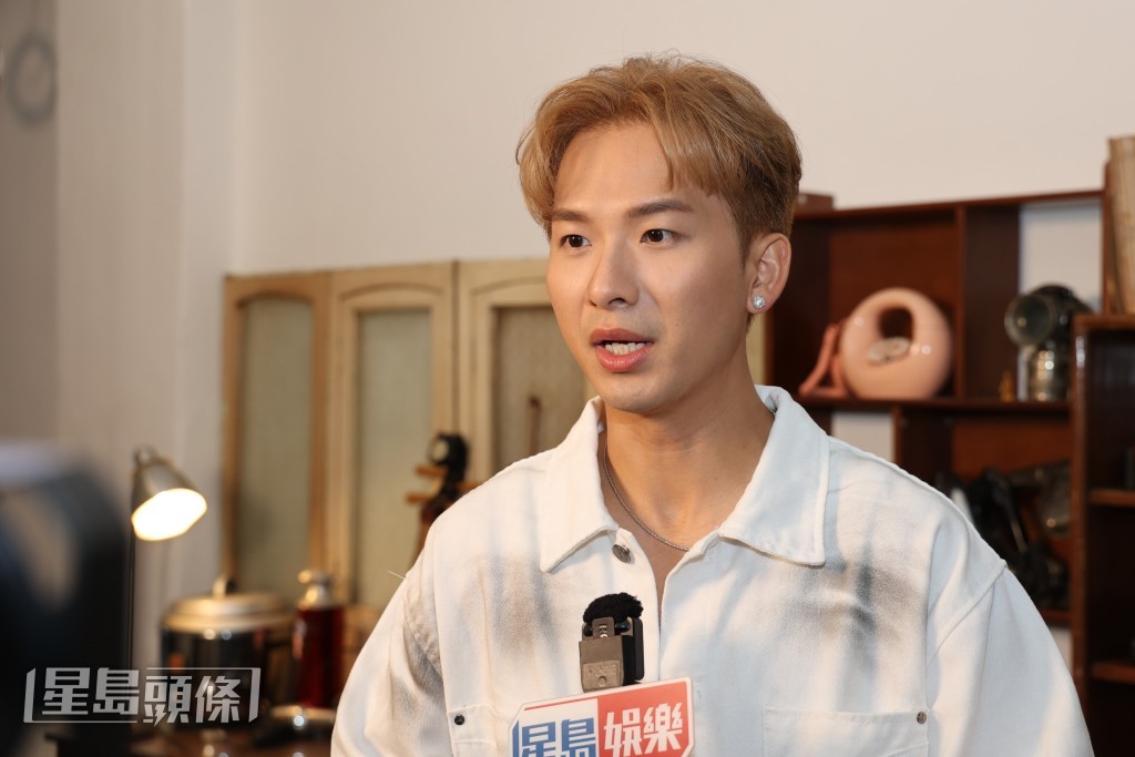 問他是否對身材無信心?他笑說:「我對太太無信心,怕佢唔俾。」 問他是否對身材無信心?他笑說:「我對太太無信心,怕佢唔俾。」