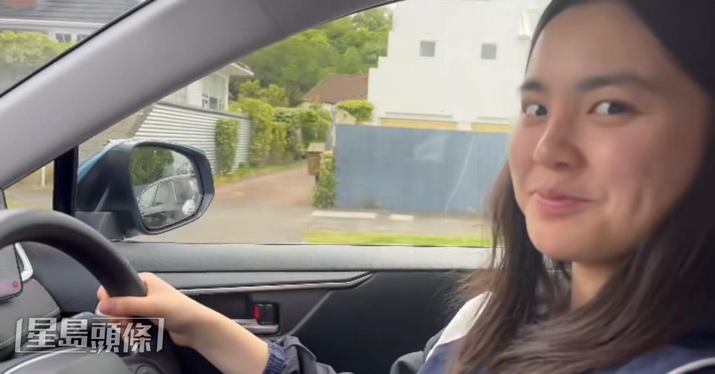 已18歲的Chantel考獲車牌。 已18歲的Chantel考獲車牌。