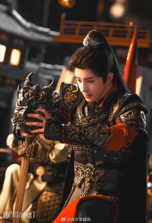 為了符合少年將軍的形象,敖瑞鵬接受了一系列的訓練。 為了符合少年將軍的形象,敖瑞鵬接受了一系列的訓練。