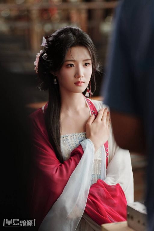 盧昱曉在《入青雲》中扮演冷艷女戰神,古裝造型絕美。 盧昱曉在《入青雲》中扮演冷艷女戰神,古裝造型絕美。