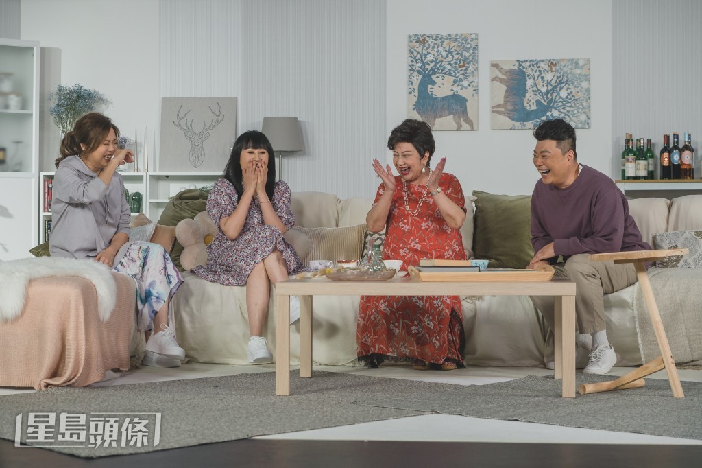 家燕姐跟阮兆祥、梅小惠曾合作《皆大歡喜》。