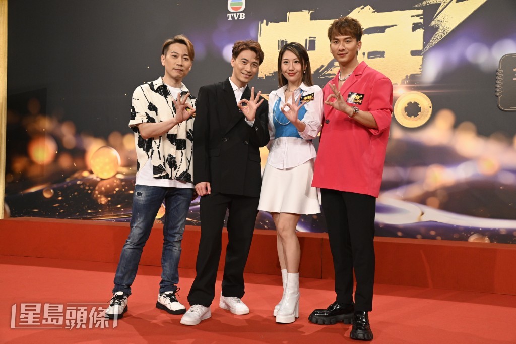 中一及中二生都叫大家來參加《中年好聲音3》。 中一及中二生都叫大家來參加《中年好聲音3》。