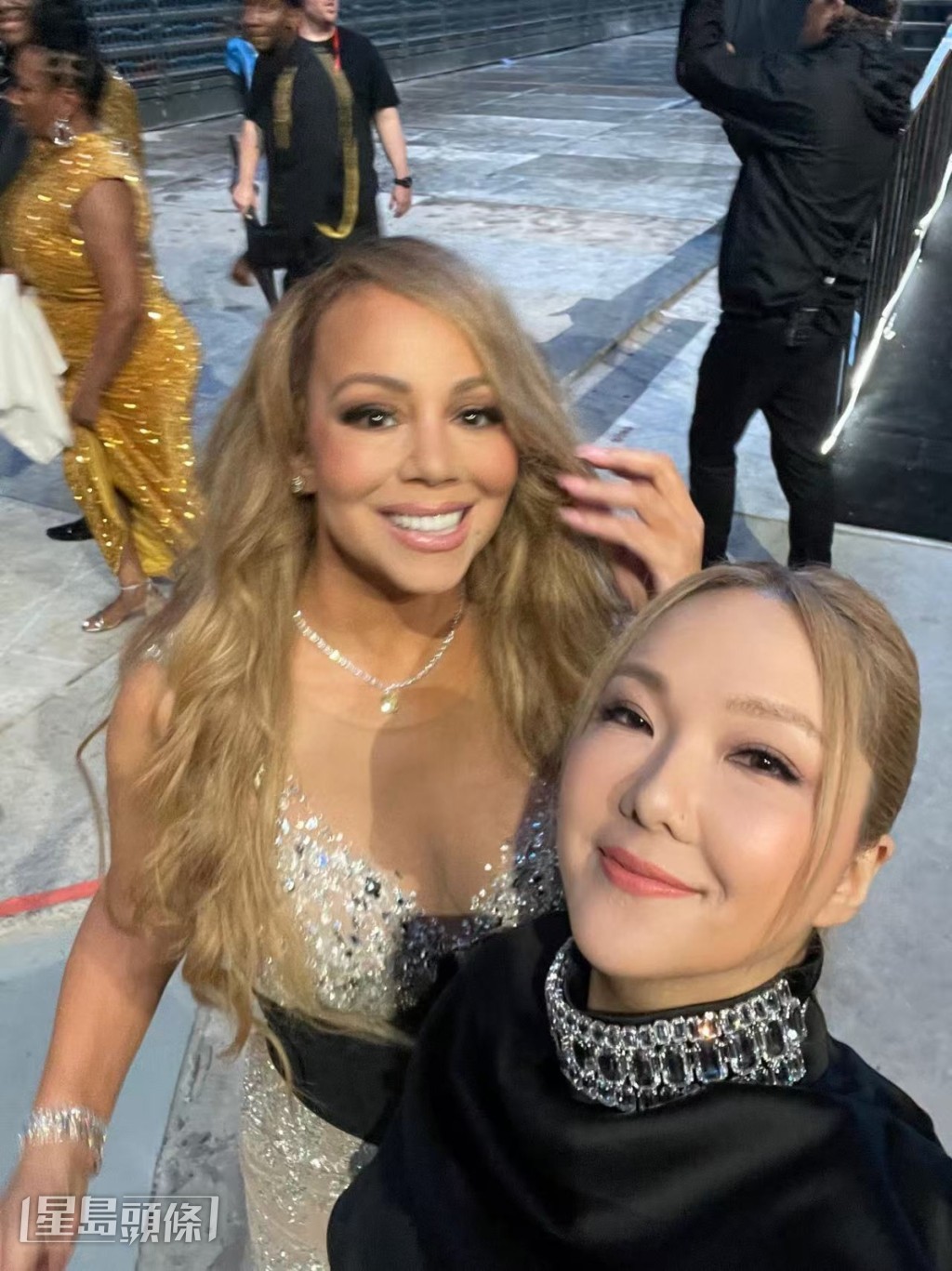 演唱會結束後便在後台與Mariah見面。 演唱會結束後便在後台與Mariah見面。