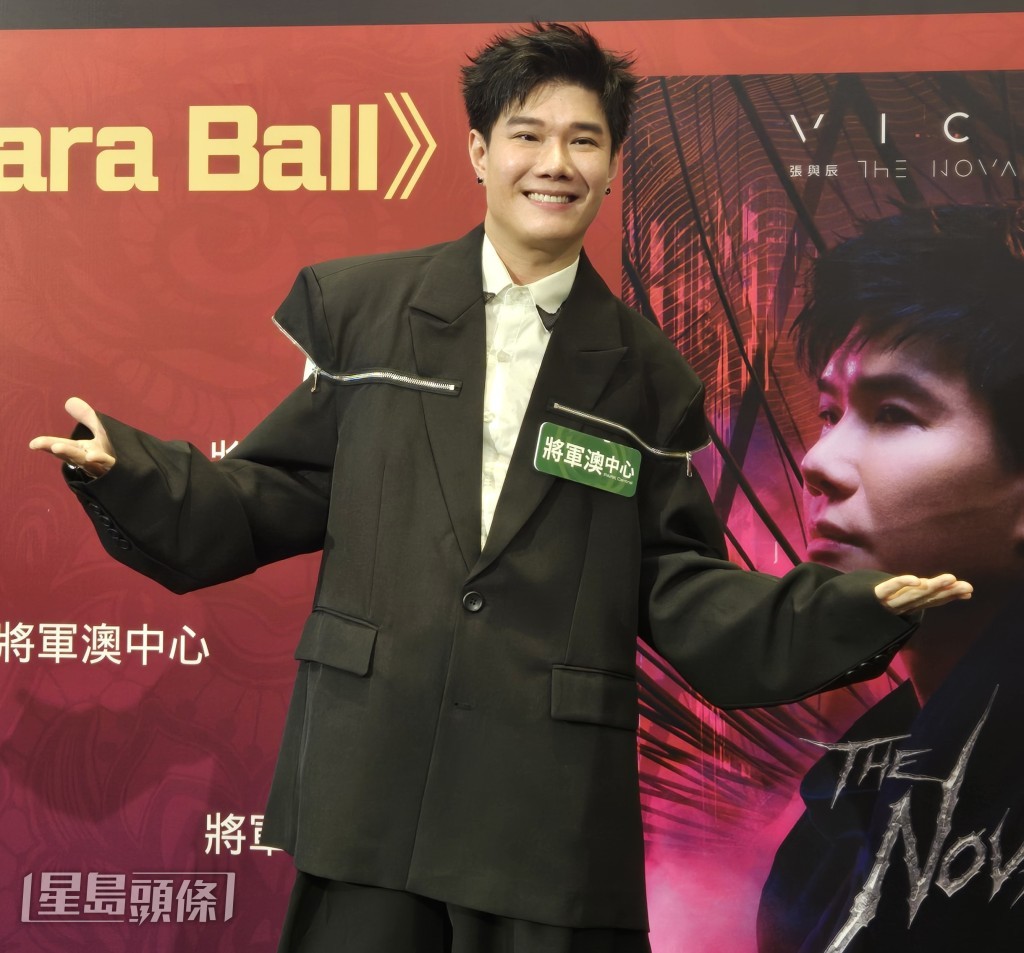 他今日舉行記者會。 他今日舉行記者會。