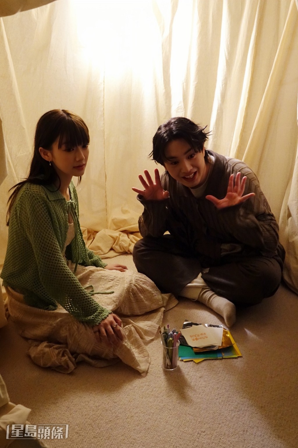當中會有不少攬攬及親暱場口。 當中會有不少攬攬及親暱場口。