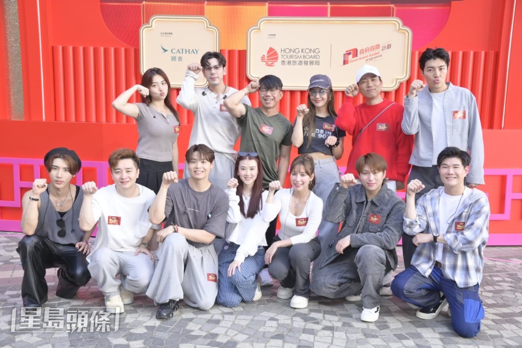 譚輝智、張與辰等到尖沙咀為明日舉行的《2026 國泰新春國際匯演之夜》綵排。