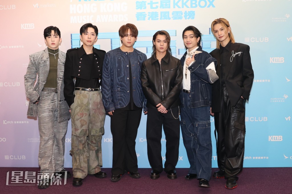 MIRROR「妹豬組」成員姜濤、Anson Lo、Jeremy、Edan還有兩位成員Jer和Tiger昨晚為第七屆KKBOX香港風雲榜演出。