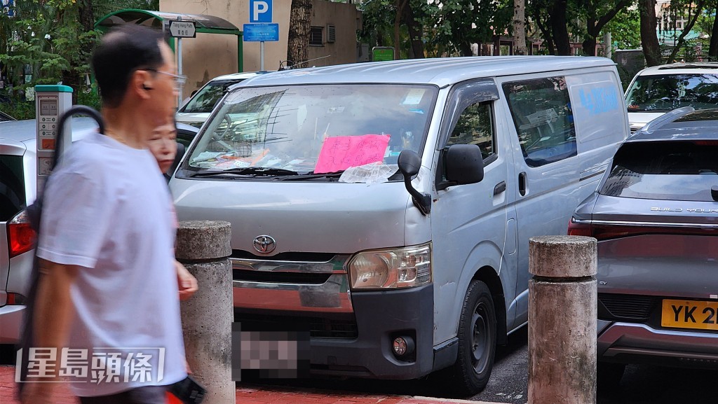 客貨車違例泊車被抄牌多次。黃文威攝