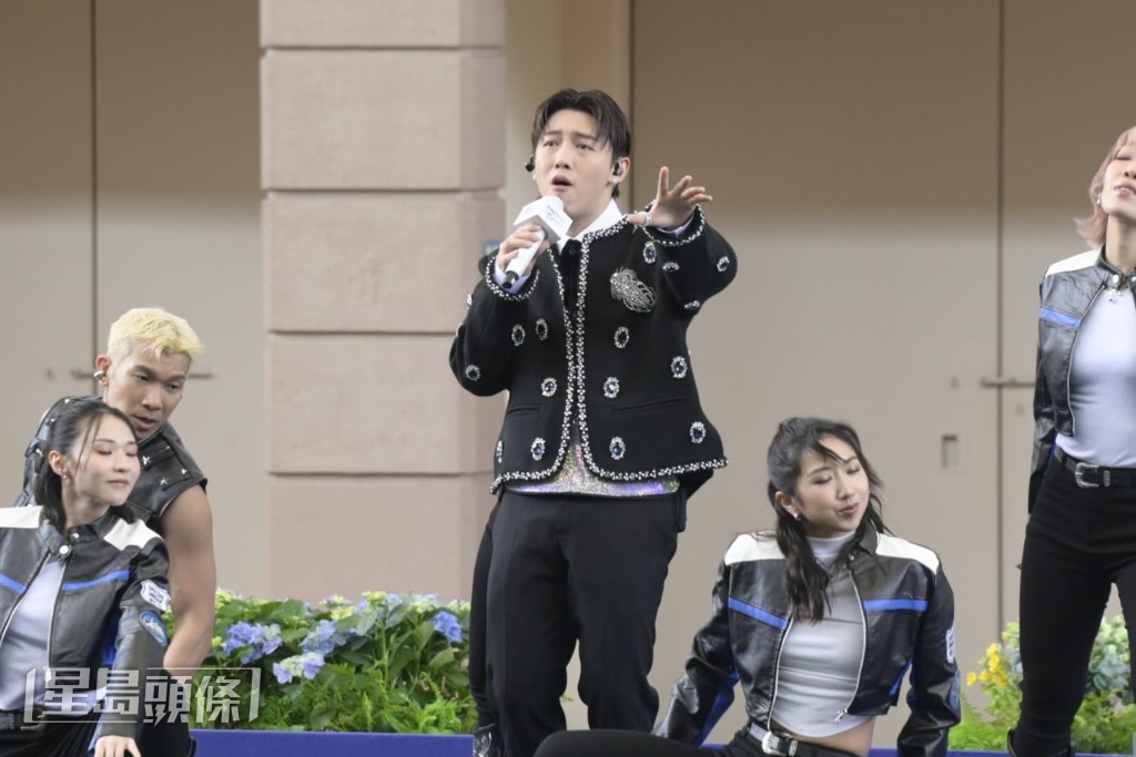 他表示相隔半年再出席馬場活動很榮幸。 他表示相隔半年再出席馬場活動很榮幸。