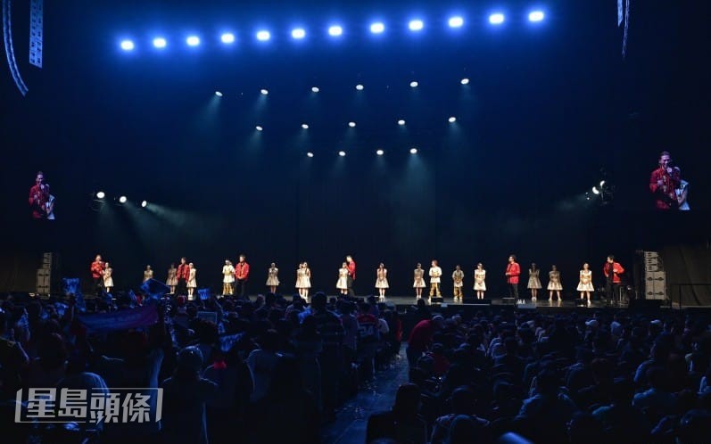 演出時,音樂突然停止,幸好EXILE眾成員醒目執生,化解危機。 演出時,音樂突然停止,幸好EXILE眾成員醒目執生,化解危機。