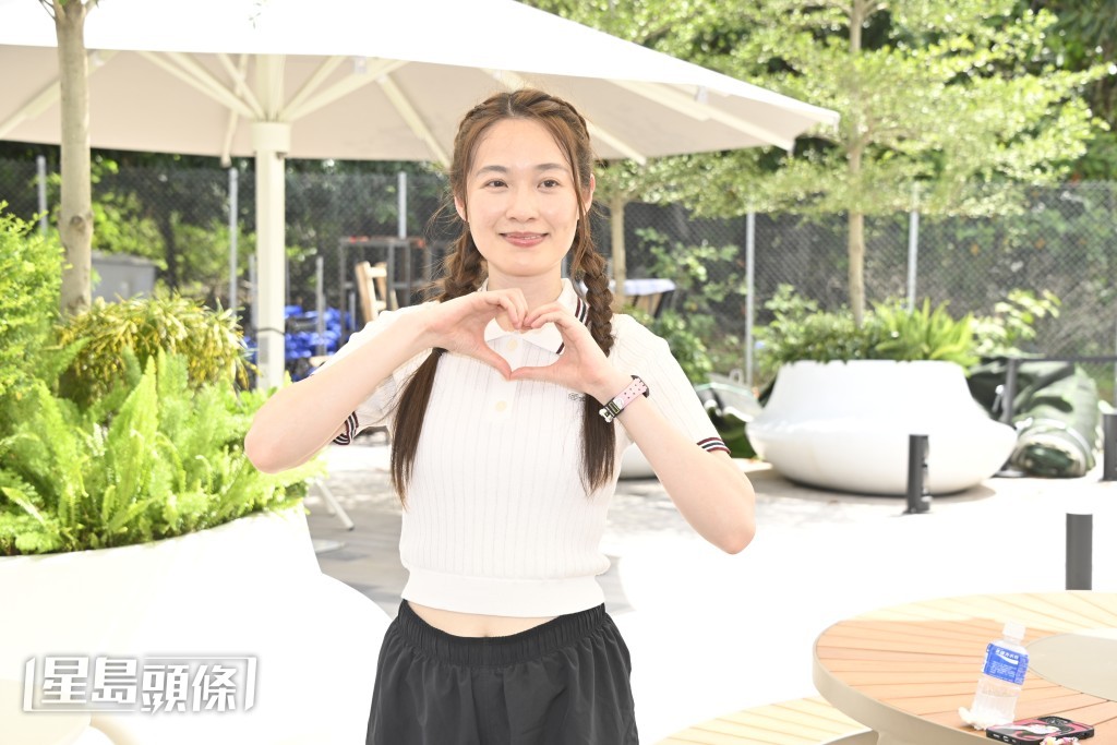 蔡潔表示一星期前才知道要落場，所以才學打。