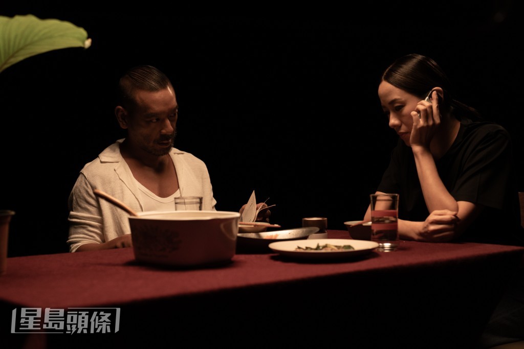 Juno坦言演唱會的影像設計別出心裁,尤其是與林嘉欣的幾場對手戲。 Juno坦言演唱會的影像設計別出心裁,尤其是與林嘉欣的幾場對手戲。