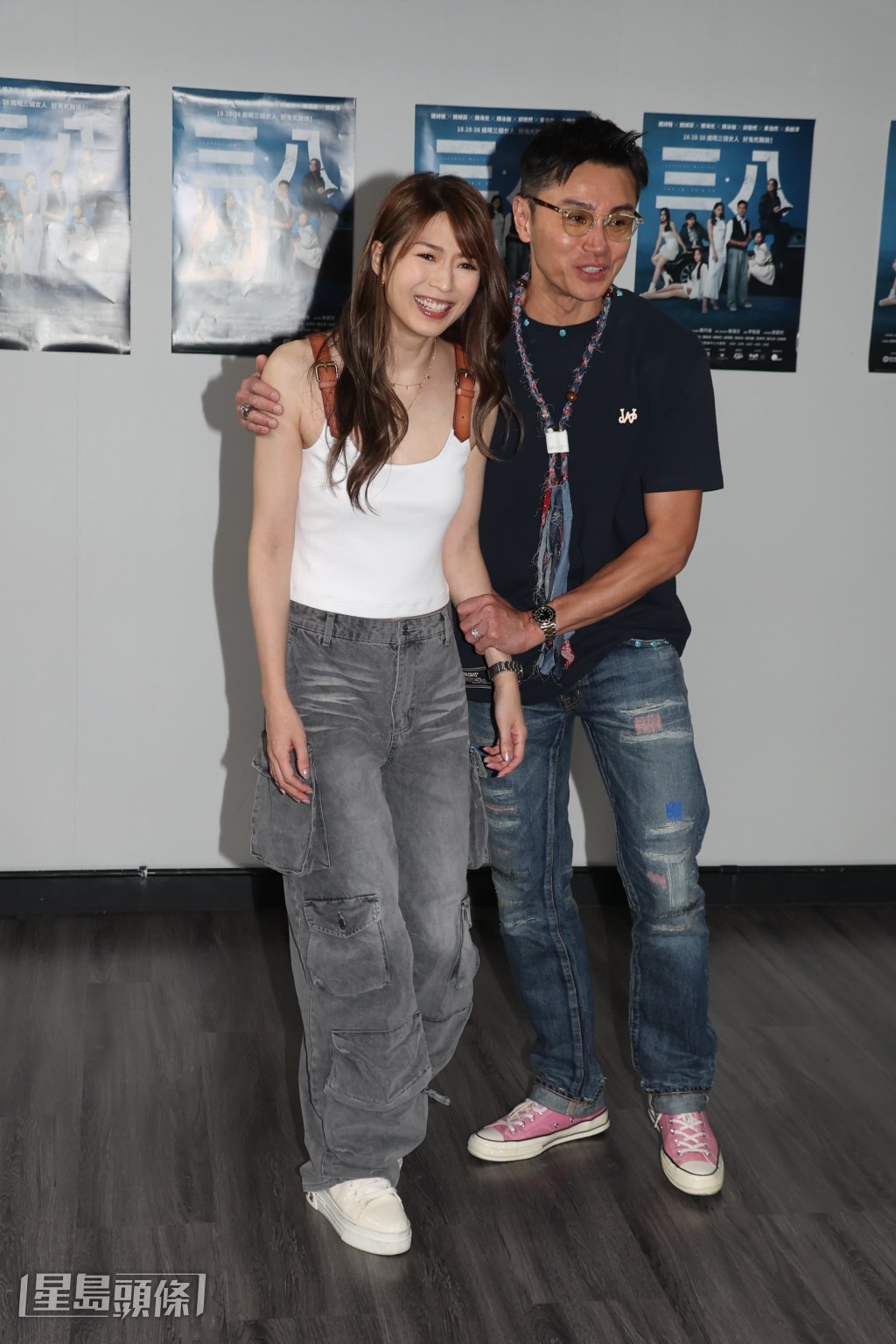 兩人見到一班年輕演員充滿活力,提醒自己勿忘初衷。 兩人見到一班年輕演員充滿活力,提醒自己勿忘初衷。