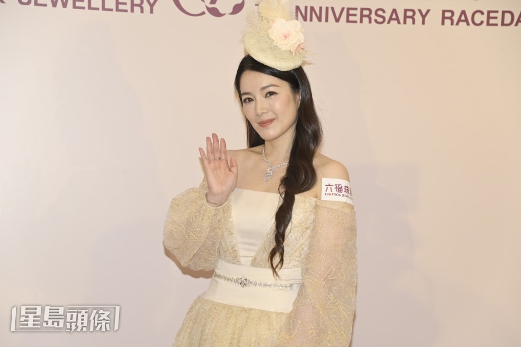 苟芸慧自嘲半裸演出冇人睇。