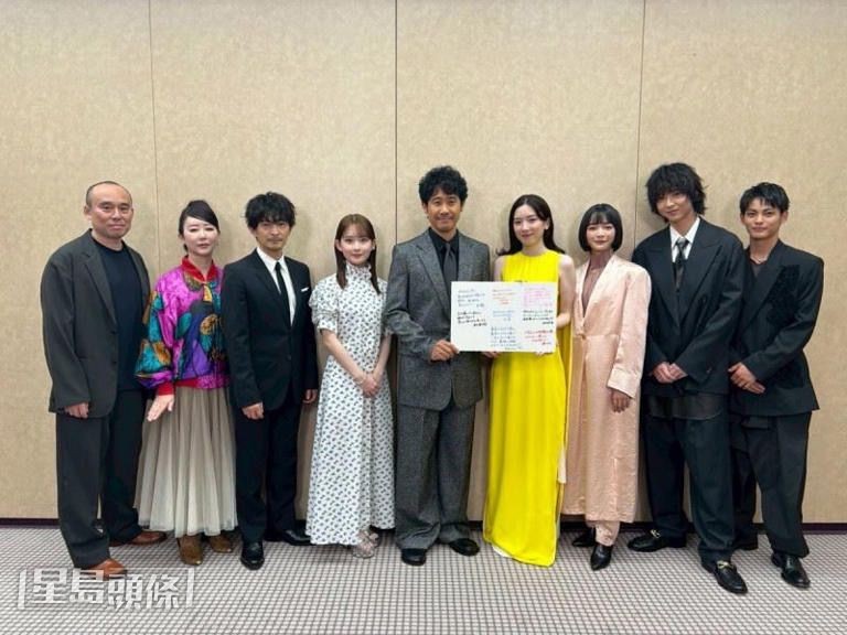 5月時,永野芽郁(右四)曾出席《塗鴉日記》東京首映,但活動未有公開。 5月時,永野芽郁(右四)曾出席《塗鴉日記》東京首映,但活動未有公開。