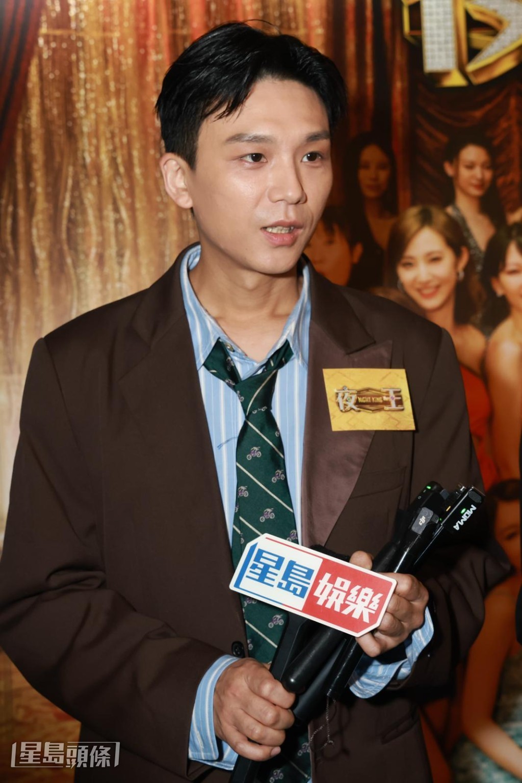谈到导演版版本可有激情戏，小野笑言自己每场戏有着衫。