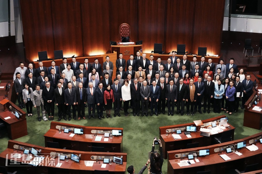 一眾議員會後留下合照。汪旭峰攝 一眾議員會後留下合照。汪旭峰攝