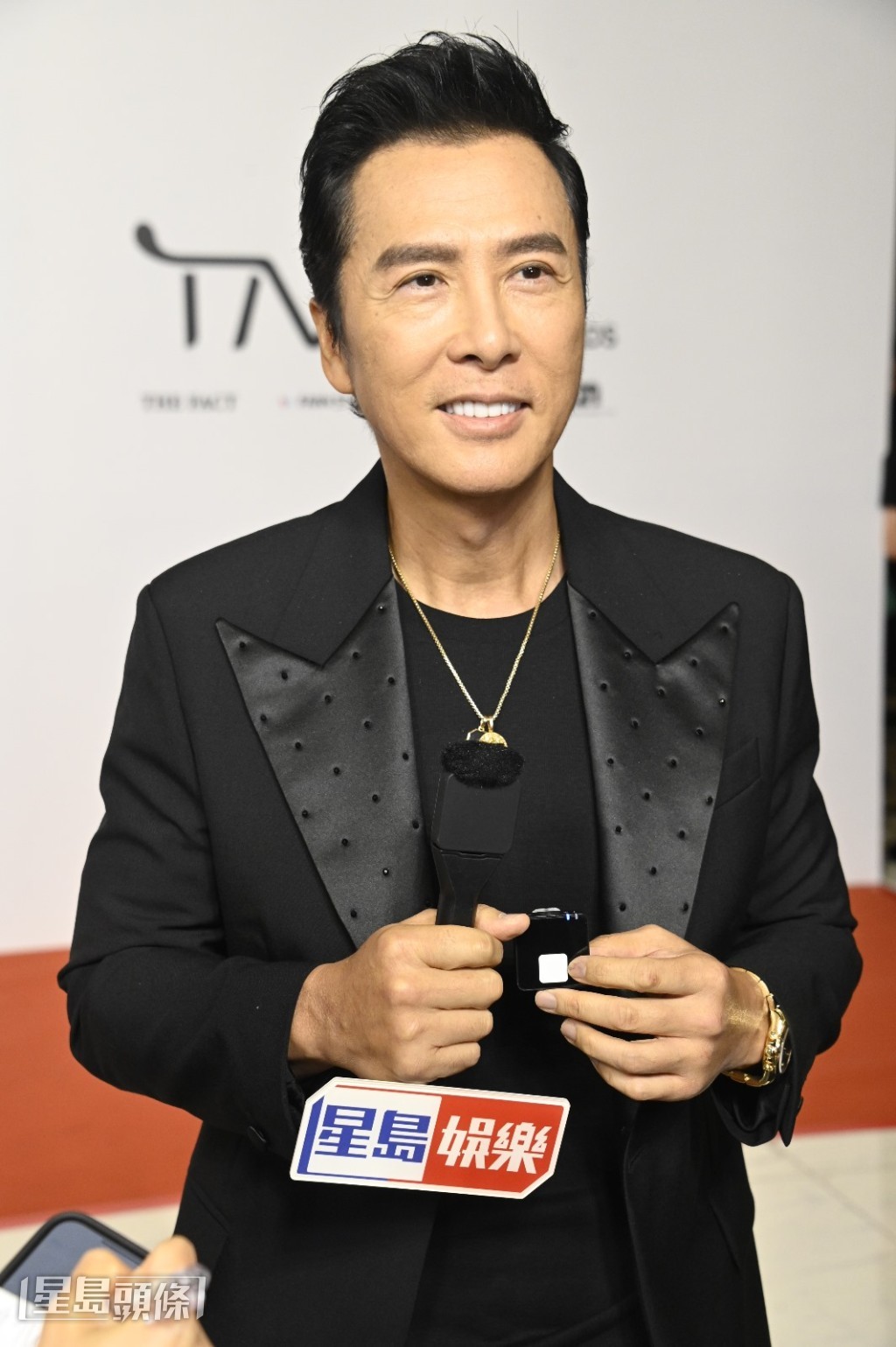 辛芷蕾早前奪威尼斯影后,有指甄子丹帶她入行,他指不是自己帶她入行。 辛芷蕾早前奪威尼斯影后,有指甄子丹帶她入行,他指不是自己帶她入行。