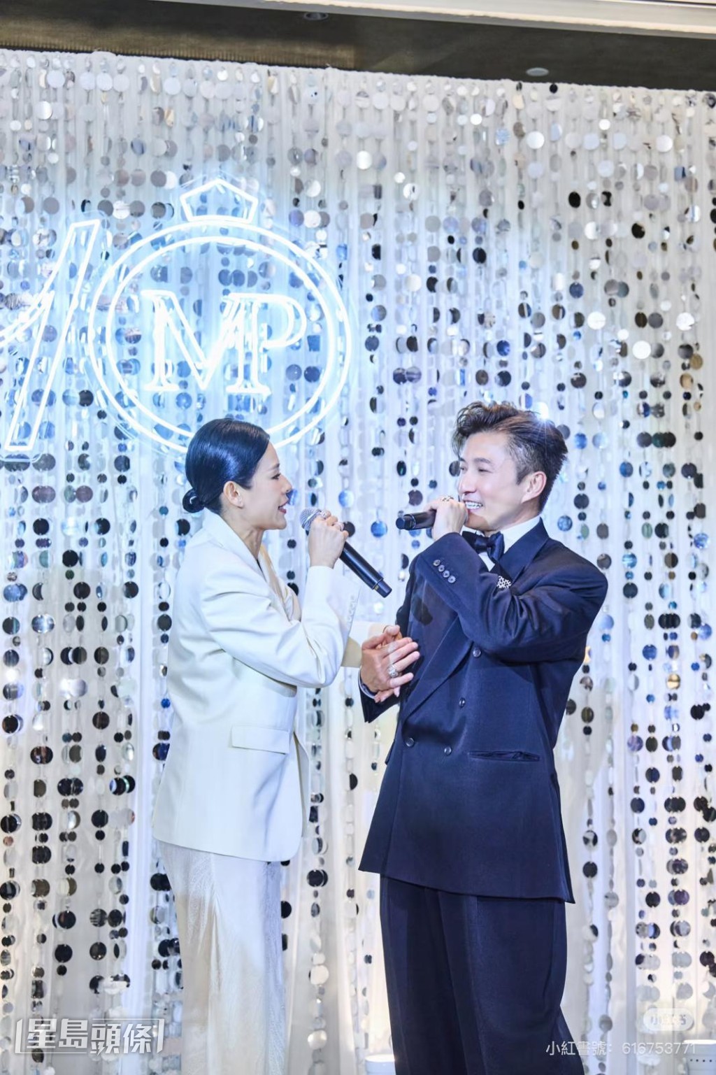 陳山聰上台合唱。 陳山聰上台合唱。