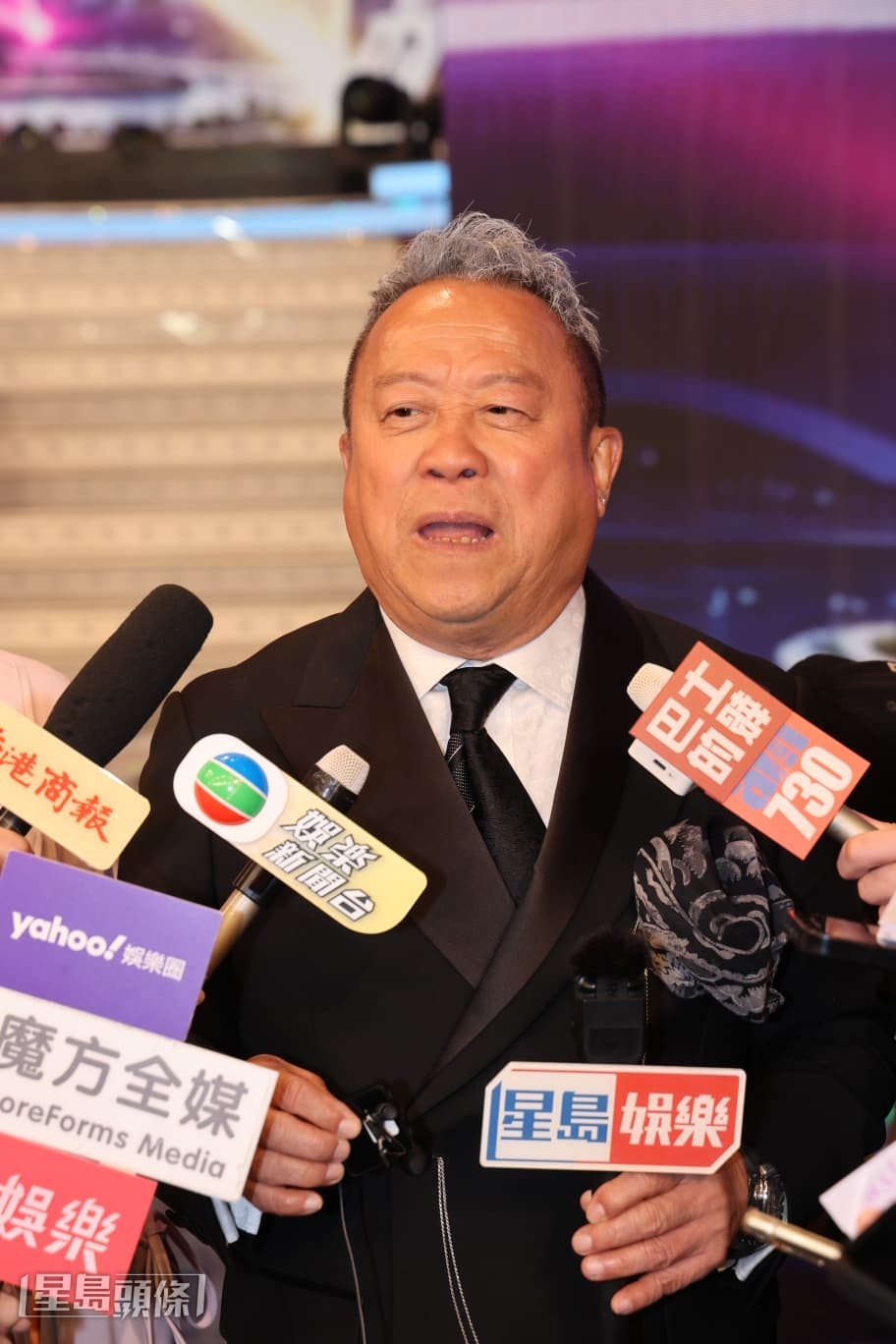 對於台慶宣傳片出現神秘嘉賓剪影，網民估是譚詠麟做特別嘉賓，曾志偉解釋其實就是機械人和機械狗。